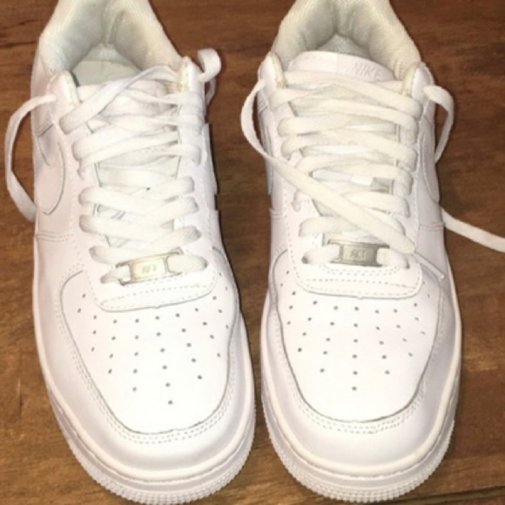 Women 5.5 air forces.